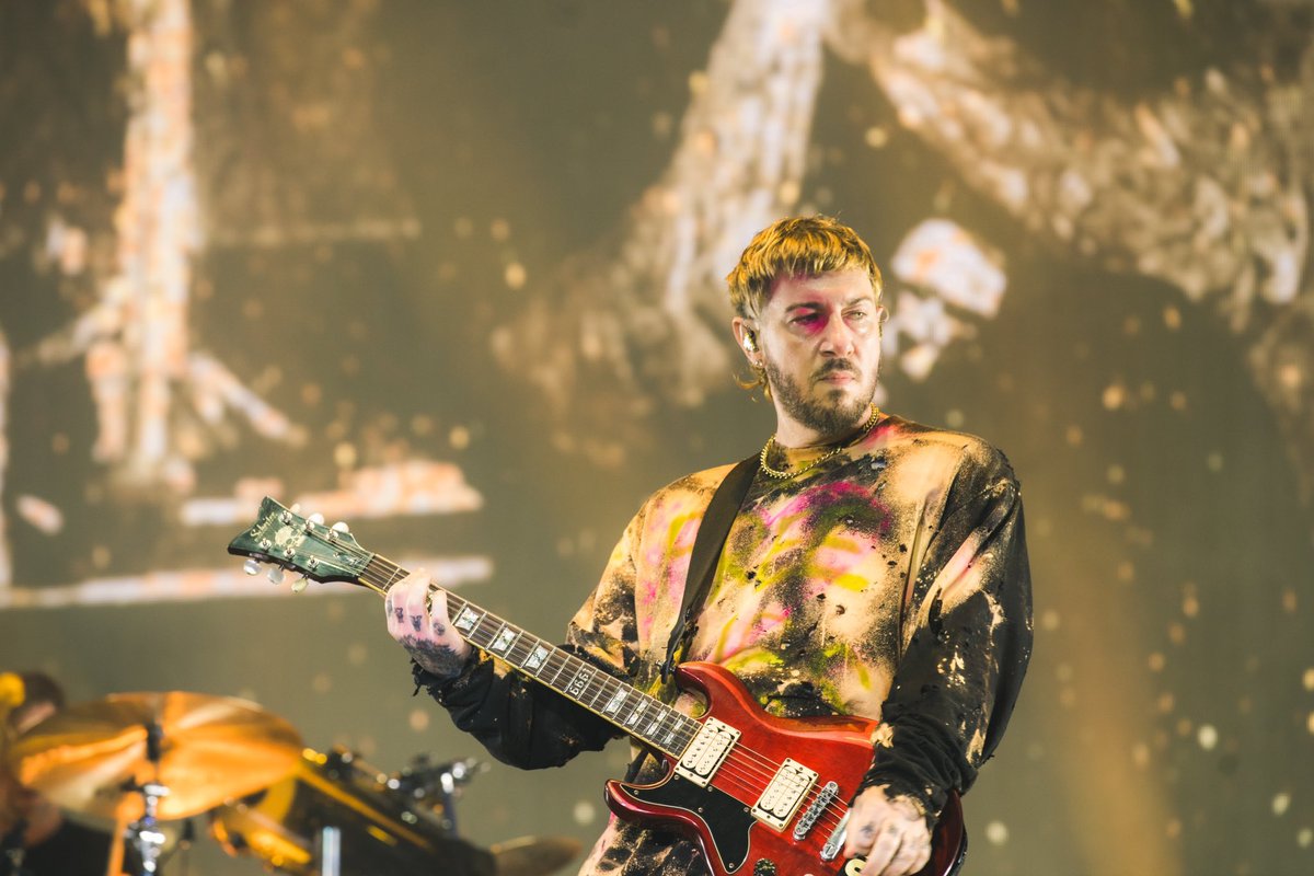 <a href="/Vengenz1/">Zacky V</a> who are you wearing? 

Spill the tea on that drip, please!