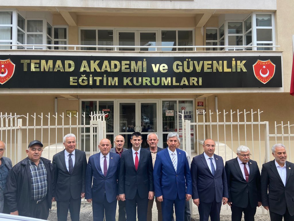 celebimehmeta's tweet photo. Türkiye Emekli Astsubaylar Derneği Genel Merkezini ziyaret ettim. Tazminatla ilgili Cumhur İttifakı olarak koyduğumuz iradenin arkasındayız. Silah arkadaşlarıma konukseverlikleri için teşekkür ediyorum. 

Dün olduğu gibi Türkiye Yüzyılı’nda da bir ve beraber yürüme kararlılığındayız. 
@DurgenHamza