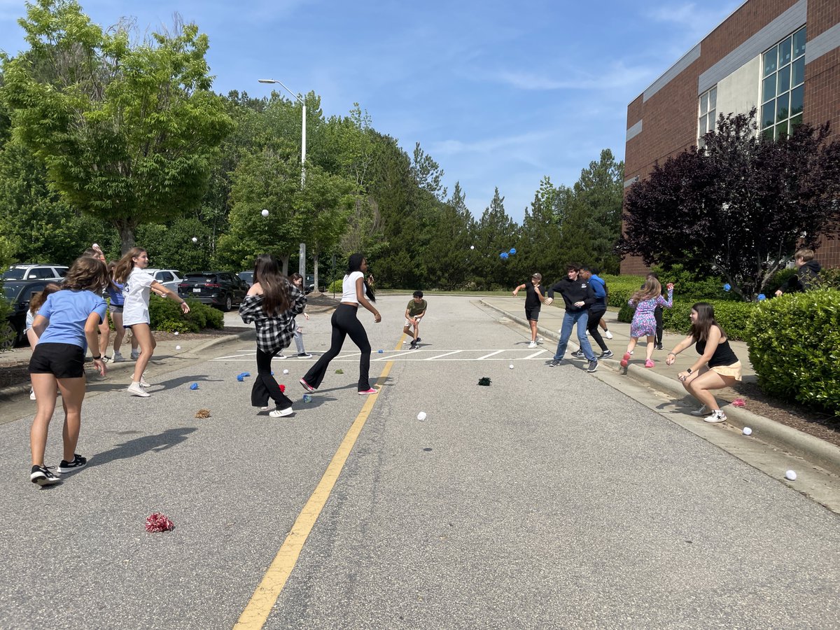 Mrs. Hogan tweet media