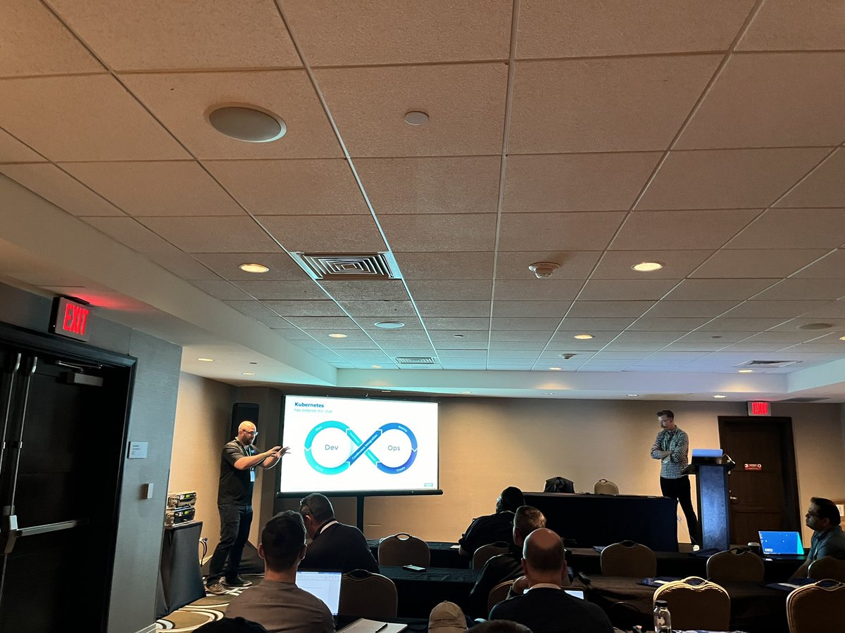 Special session VeeamON: Kubernetes & Kasten K10 Workshop with @MichaelCade1 & Matthew.
@VeeamVanguard @kastenhq @Veeam 
#VeeamVanguard #Veeam100 #kubernetes