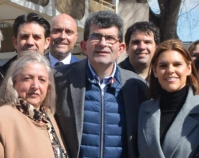 PSOEAlcaladeH's tweet photo. /❤️ @javiRpalacios "En la lista @ppdealcala va una persona de la que @JudithPiquet dice que es una persona que lleva la bandera del PP allá donde va. Es la que está en esta foto, haciendo el saludo fascista y con banderas franquistas. ¿Lo sabía?"
#PorAlcalá /❤️
#JavierAlcalde https://t.co/NsPEr2p7Yy