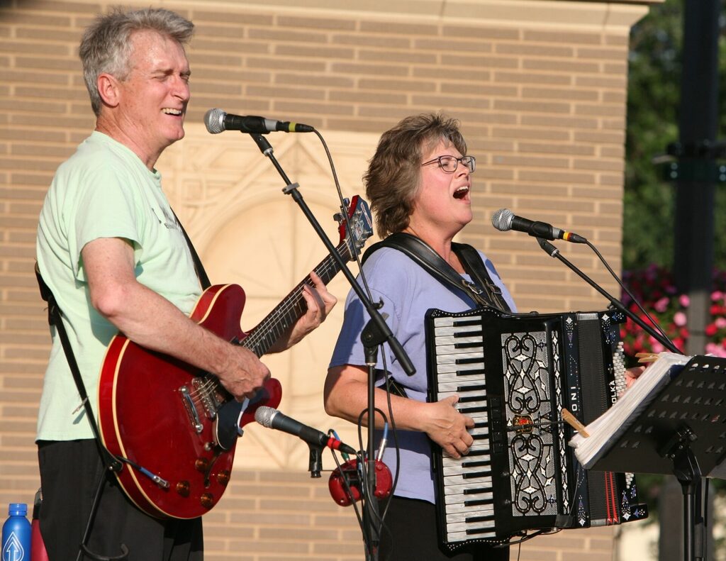 aroundrivercity's tweet photo. NEW EVENT! Barefoot Becky &amp; the Ivanhoe Dutchmen @ the La Crosse Bierhaus #LACROSSEWI #AroundRiverCity https://t.co/OzDRDljLPJ https://t.co/OIgMVkymMy