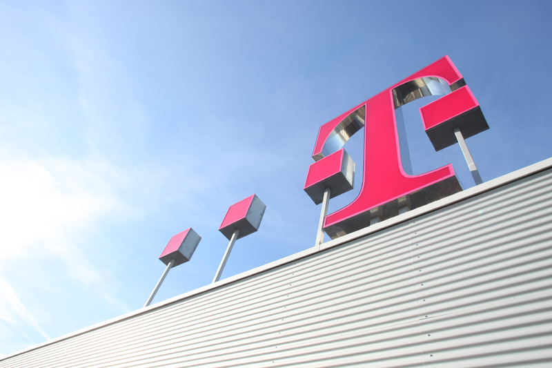 IT_Times_de's tweet photo. Deutsche Telekom schließt Glasfaser-Vereinbarung mit dem Spitzenverband der Wohnungswirtschaft GdW #Mobile https://t.co/vCC3tY1L21 https://t.co/GmTnBrqnFF