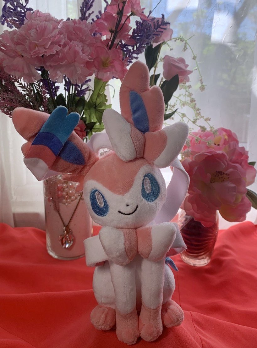 My boyfriend just came back from #PokemonGO Hartford's Regional and I received the best gift ever 🌸🌸🌸 (Thank you <a href="/uberjudgement/">Uberjudgement</a> )

#PlayPokemon #HearUsNiantic