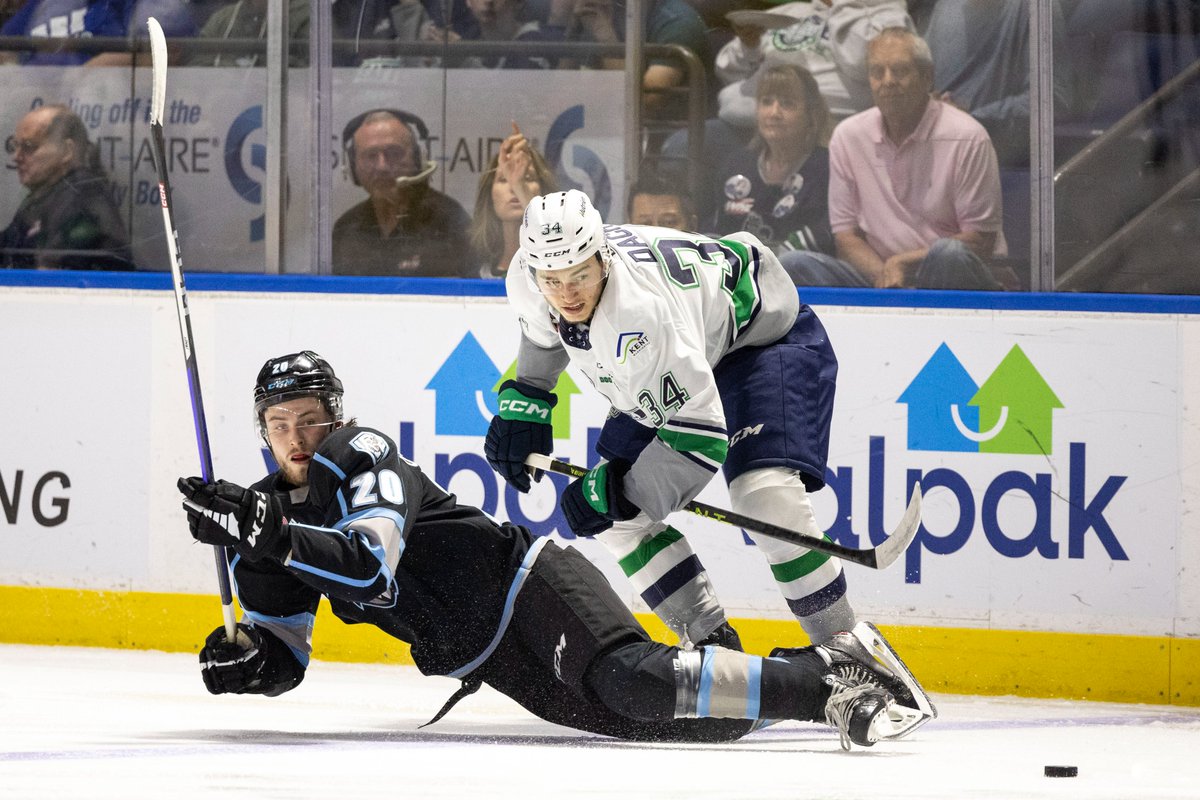 wolter_liz's tweet photo. CONGRATULATIONS! The @seattlethunderbirds WIN THE 2023 Western Hockey League CHAMPIONSHIP! Shot for @CirclingSports / @CSS_Futures.๐ท@wolter_liz
#BestInTheWest #WHLChampionship #WHL #SEAvWIN #WHLPlayoffs #WinnipegIce #SeattleThunderbirds #ThomasMilic #zackostapchuk #coltondach https://t.co/DmDCBt41vH