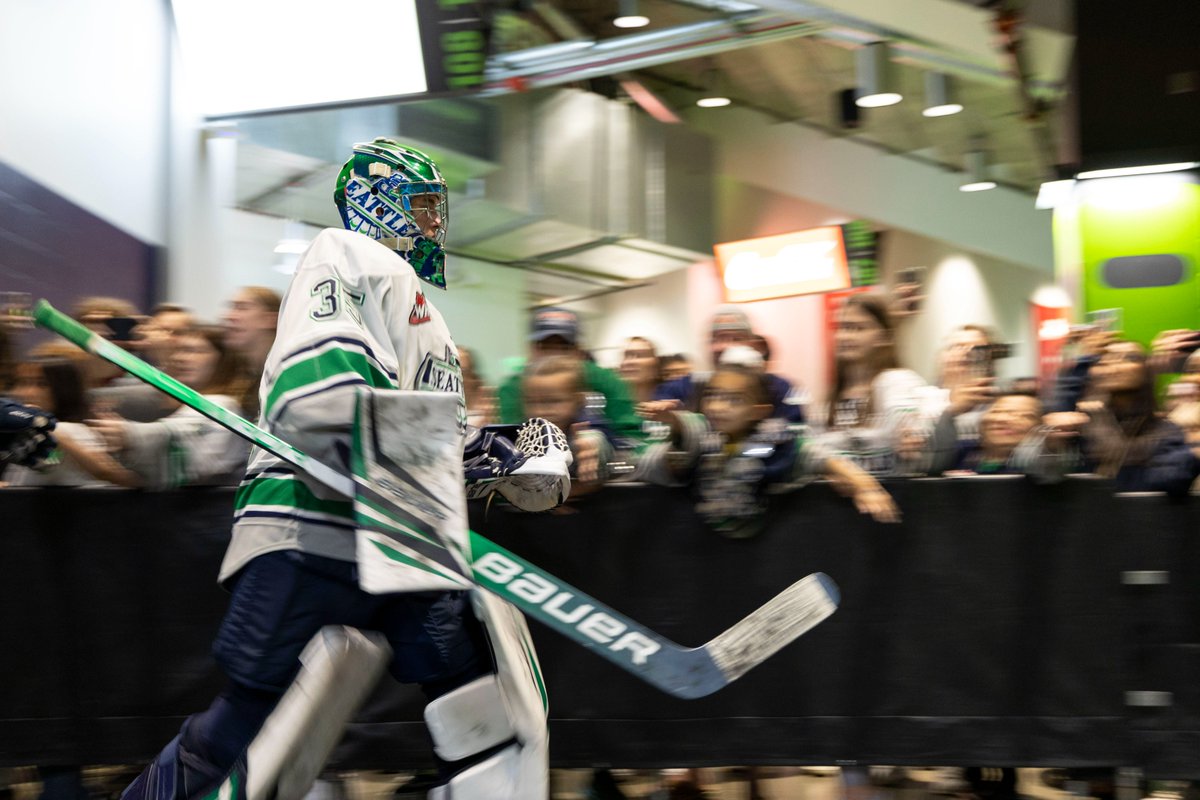 wolter_liz's tweet photo. CONGRATULATIONS! The @seattlethunderbirds WIN THE 2023 Western Hockey League CHAMPIONSHIP! Shot for @CirclingSports / @CSS_Futures.๐ท@wolter_liz
#BestInTheWest #WHLChampionship #WHL #SEAvWIN #WHLPlayoffs #WinnipegIce #SeattleThunderbirds #ThomasMilic #zackostapchuk #coltondach https://t.co/DmDCBt41vH
