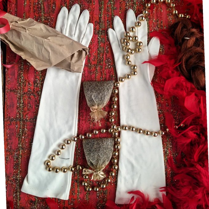 Wow. @carol_leigh 's memorial was beautiful. What a special gathering. I'm super happy to have brought<a class="tags" target="_blank" title="On Twitter" href="/?out=eyJ0eXAiOiJKV1QiLCJhbGciOiJIUzUxMiJ9.eyJpYXQiOjE3MjI0MDA2NzQsImlzcyI6InR3cG9ybnN0YXJzLmNvbSIsIm5iZiI6MTcyMjQwMDY3NCwiZXhwIjoxNzUzOTM2Njc0LCJyZWRpcmVjdF91cmwiOiJodHRwczovL3R3aXR0ZXIuY29tL2Nhcm9sX2xlaWdoIn0.l2mAiIZcTF228HY3k78_Eo5YH9UsVZb1yV9gBFaEslSuGkszZSMbJeM9bAN-vyOJ3VcKQO33ATsFZYSDG4_D_w">@carol_leigh</a><a href="/tag/mvsales"class="tags"><span>#mvsales</span></a>