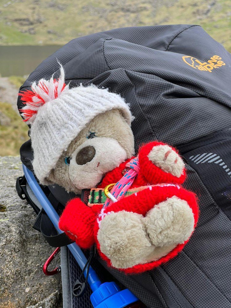 5 days to go ….

If you have a few pennies to spare to help <a href="/eveappeal/">The Eve Appeal</a> in their fight against the 5 gynaecological cancers, please visit our #JustGiving page - thank you😀

#GetLippy 

justgiving.com/Two-Peaks-for-…