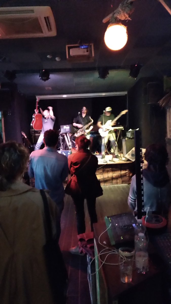 m_ferrucci's tweet photo. Quando è. .#concerto..#dellavega #surferjoe #Livorno https://t.co/Z6NjkHyf0P