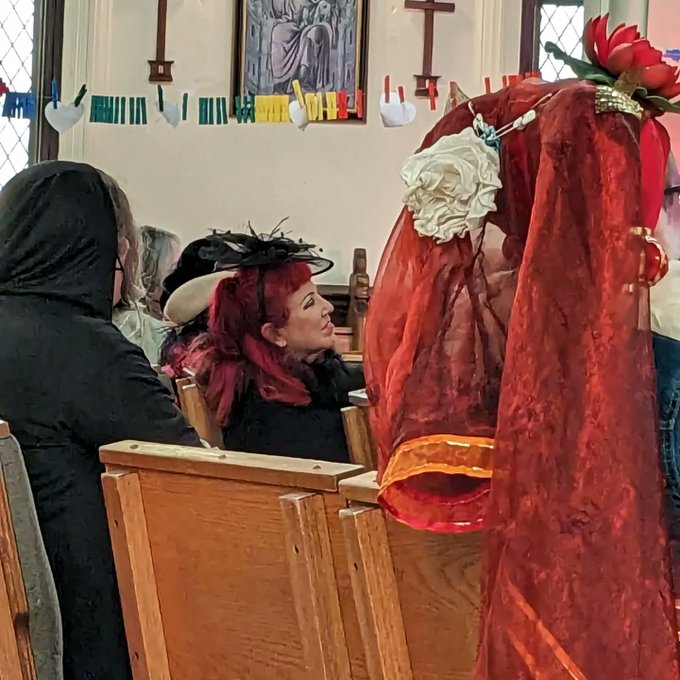 Wow. @carol_leigh 's memorial was beautiful. What a special gathering. I'm super happy to have brought<a class="tags" target="_blank" title="On Twitter" href="/?out=eyJ0eXAiOiJKV1QiLCJhbGciOiJIUzUxMiJ9.eyJpYXQiOjE3MjI0MDA2NzQsImlzcyI6InR3cG9ybnN0YXJzLmNvbSIsIm5iZiI6MTcyMjQwMDY3NCwiZXhwIjoxNzUzOTM2Njc0LCJyZWRpcmVjdF91cmwiOiJodHRwczovL3R3aXR0ZXIuY29tL2Nhcm9sX2xlaWdoIn0.l2mAiIZcTF228HY3k78_Eo5YH9UsVZb1yV9gBFaEslSuGkszZSMbJeM9bAN-vyOJ3VcKQO33ATsFZYSDG4_D_w">@carol_leigh</a><a href="/tag/mvsales"class="tags"><span>#mvsales</span></a>