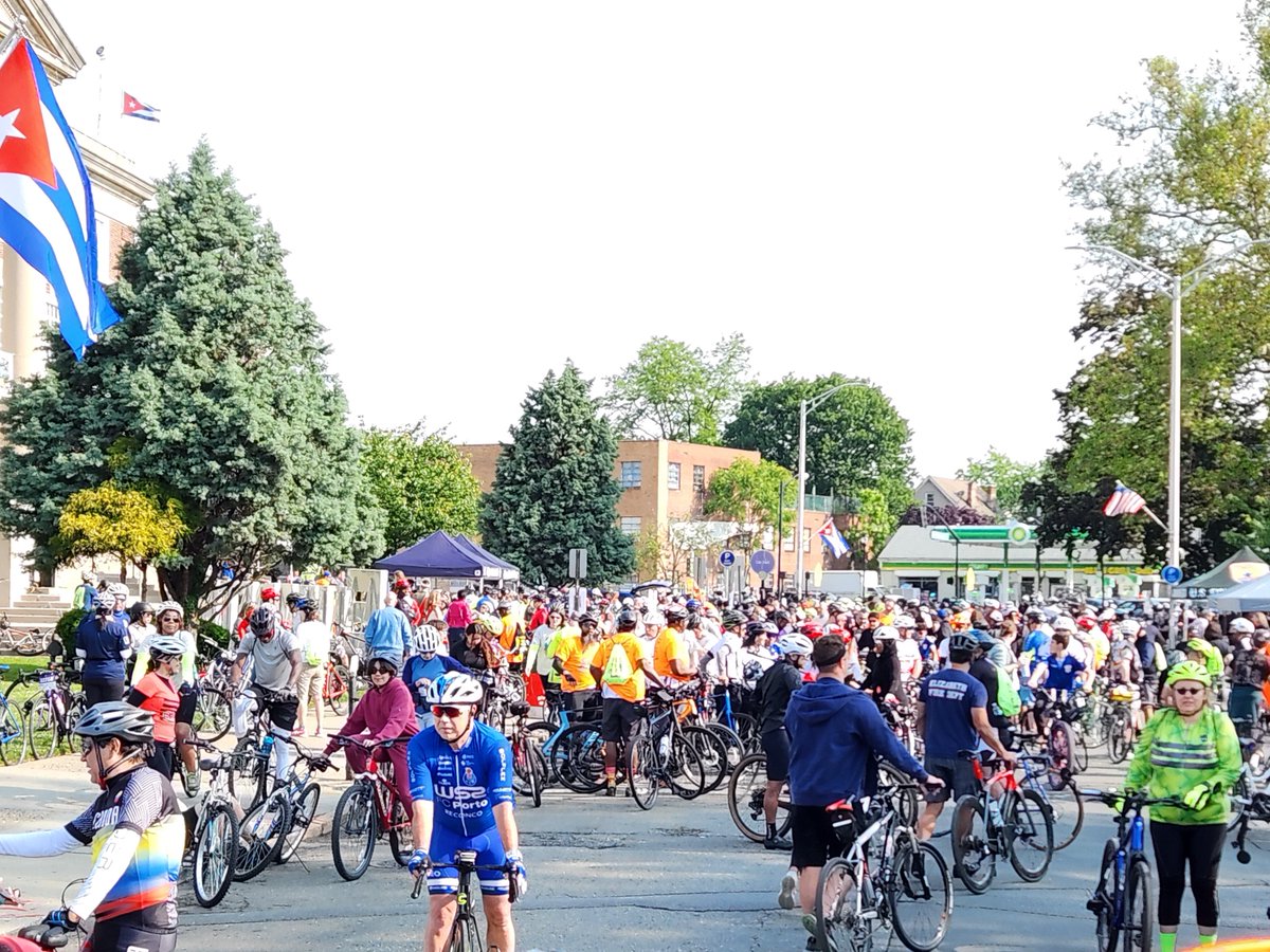 ABMMfinancial's tweet photo. On Sunday, family and friends of ABMM joined 800+ other cyclists on the Tour De Elizabeth. This fundraiser for @gwelizabeth supports programs that benefit the local communities and schools. A great day was had by all!
#GroudworkElizabeth
#CityofElizabeth
#ElizabethPublicSchools https://t.co/EICktgVphG