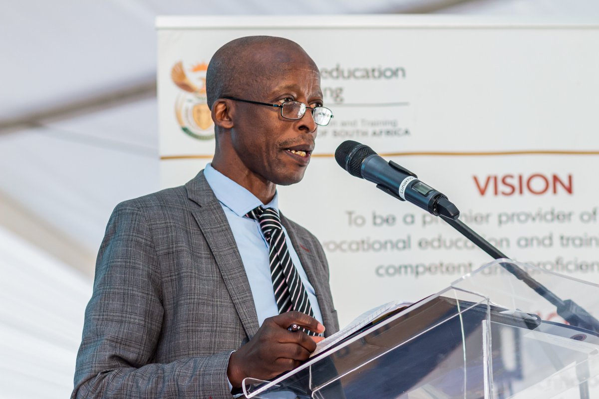SWGCollege's tweet photo. Mr. Joey Monyamane, Principal, giving a speech during the Students Awards Ceremony held at Roodepoort Campus on the 19th of May 2023.
#SWGCPeriodEnoughSaid
#Excellence
#ClassOf2022AwardsCeremony https://t.co/1LixWNKBaz
