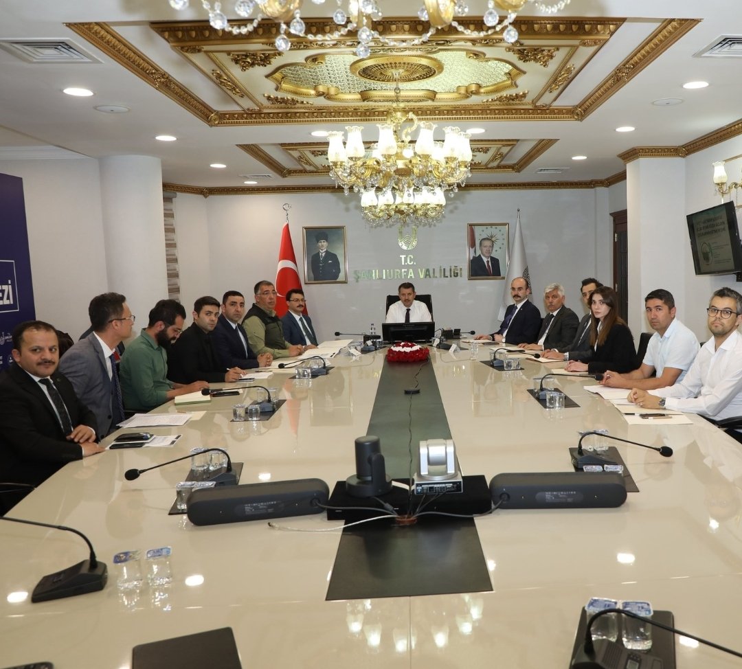 SamtiKur's tweet photo. Valimiz Sn @valisalihayhan ba��kanlığında, @sanliurfammem63 müd. Sn Fevzi Kurt ve ilgili kurum tem. kat. ile gerçekleştirilen mevsimlik tarım işçiliği ile ilgili değ. toplantısında  yaptığımız çalışmaları anlattık. @tcmeb @songulkocer06
@nurcanonder @iloankara @mahir_coskun27 https://t.co/jvbkJeM7ki