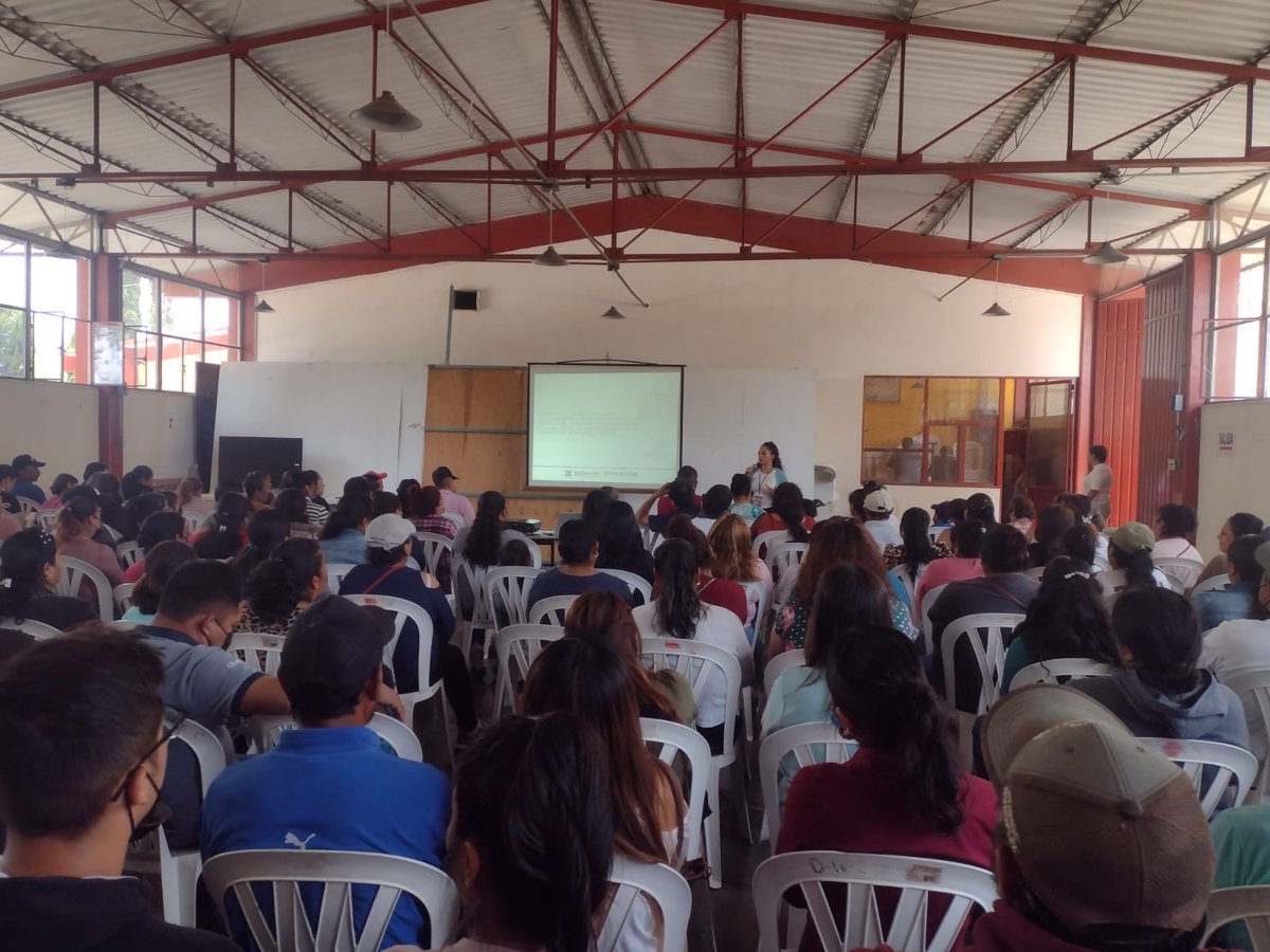 La #DGFE a través de la Dirección de Convivencia y Seguridad Escolar, realiza jornada de pláticas "Conductas de riesgo" y "Prevención de las violencias en los ambientes escolares", en la #SecundariaTécnica 10 de #SanSalvador beneficiando a la comunidad educativa.
<a href="/natycastrejonv/">Naty Castrejón</a>