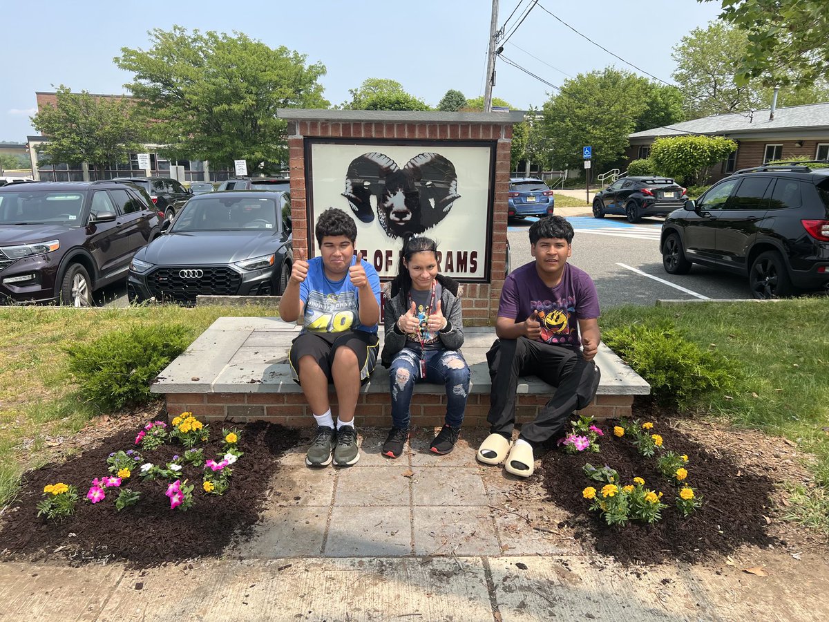 SRHS_Unified's tweet photo. Unified sprucing up the campus today by planting some flowers. Thanks to Interact Club for providing us with plants! #unified #sonj #gorams #srhs https://t.co/tf2dOPI9zm