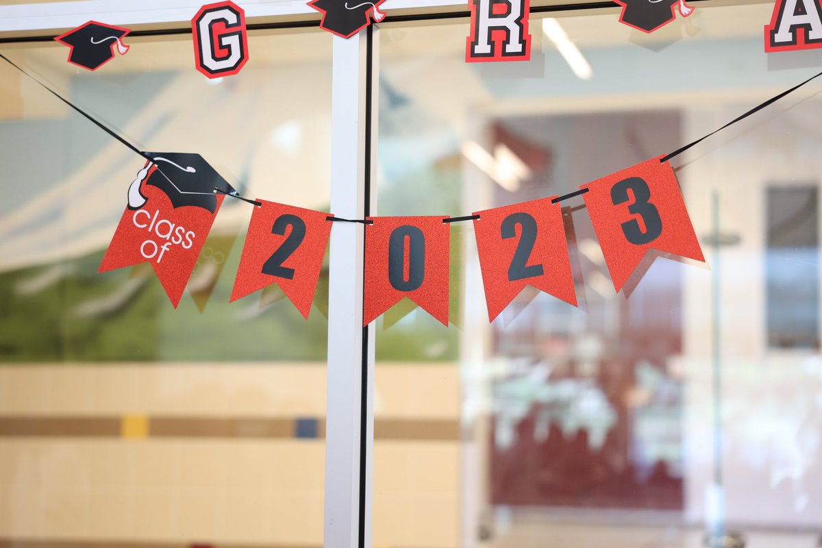 daniellegrad09's tweet photo. Thanks @RidgeviewKISD for making our seniors feel special today at the Senior Walk!
#CelebrateKISD
#KISDGrad23 https://t.co/5cVXIZ249H