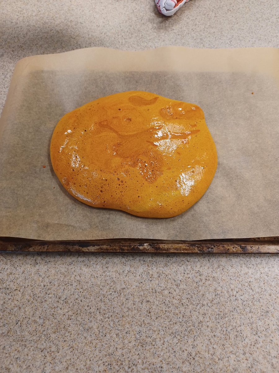 Creative_MsE's tweet photo. Year 10s today, making honeycomb. Impressive. #food #honeycomb #FPN #FoodGCSE https://t.co/ZTC53cVsxz