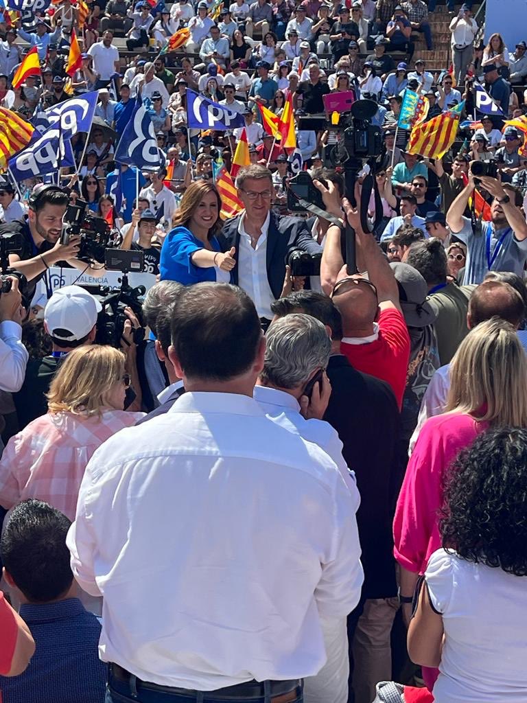 Ayer vivimos un lleno total en la Plaza de toros de Valencia. 

Estamos en disposición de ofrecer una política sensata, moderada y una gestión eficaz. 
Sin promesas rotas ni mentiras. 
Sin Gobiernos dependientes de los independentistas y de Bildu. #EntreTodos #VotaPP