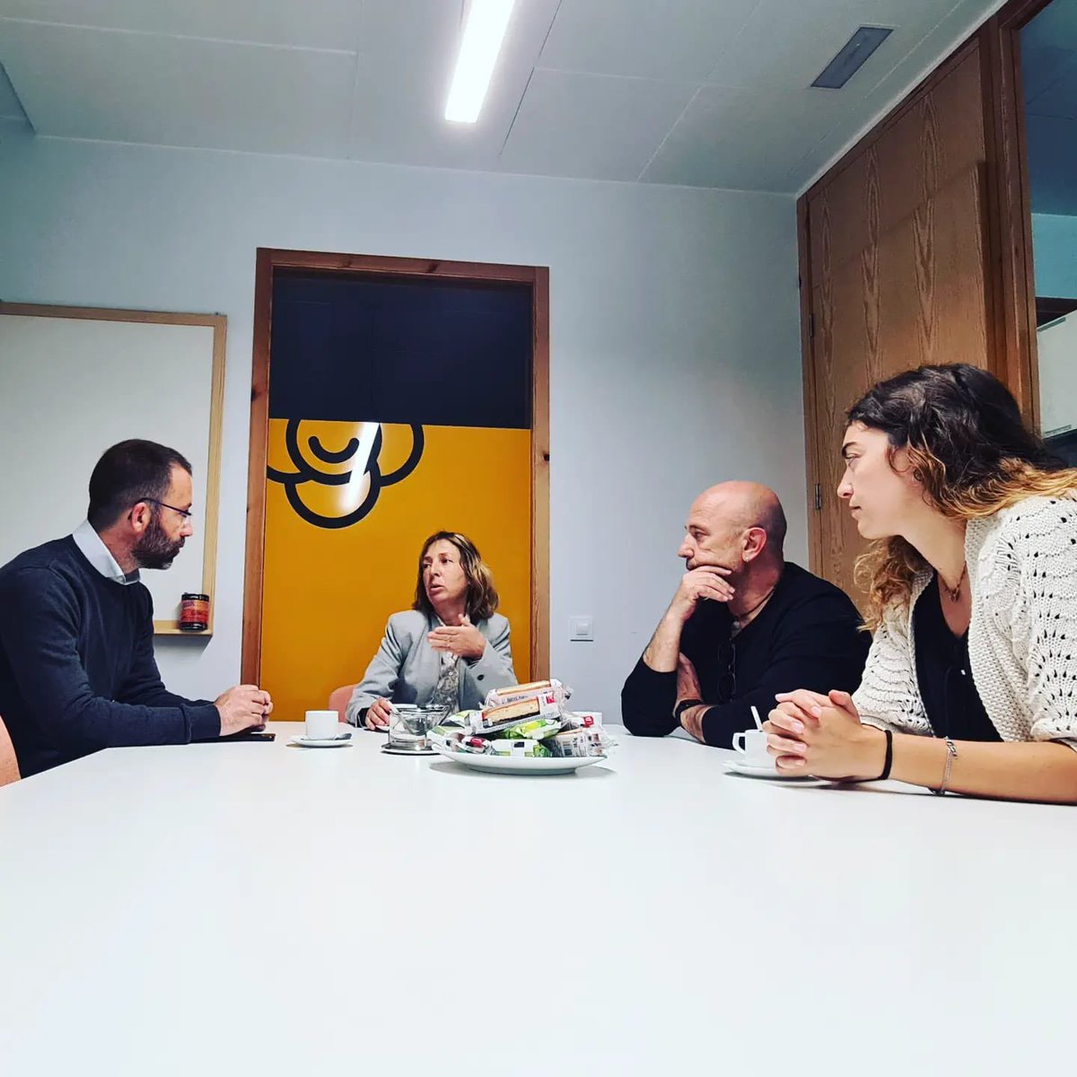 rocmasiques's tweet photo. 👉🏻 Governar per a tothom demana prendre el pols al territori

✍️ Dins la roda de reunions que estem fent des de @JuntsXStGregori avui hem visitat dos centres assistencials clau a la vall.

📍 Consorci Sant Gregori
📍Residència Els avets

Gràcies per la rebuda, https://t.co/SsHlqyWIZ8