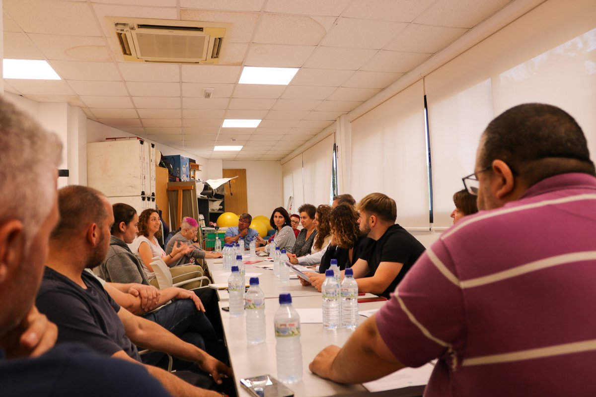 hila's tweet photo. Més barris, més proximitat. Reunió amb la Plataforma d'entitats de sa Indioteria.
Escoltam, apuntam, explicam el projecte socialista per a Palma. Un projecte que cuida de la ciutat i mima els barris.
El 28M, vota. No deixis que un altre decideixi per tu.
#perPalma https://t.co/GUup5bILLS