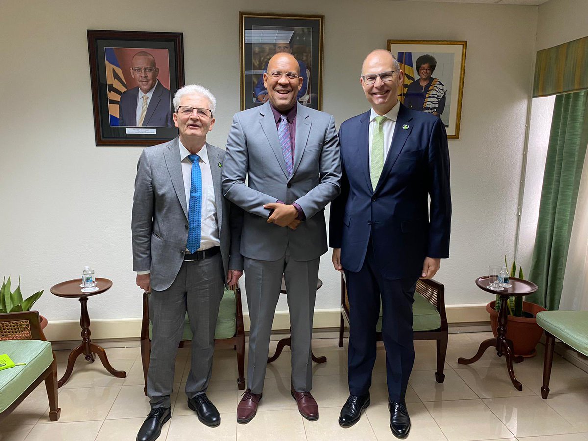 Such a pleasure meeting with #Barbados’ Foreign Minister Hon. Kerrie Symmonds today in Bridgetown 🇧🇧 Sincerely appreciate the interesting talk about global developments, the @UN and not least learning more about @miaamormottley’s Bridgetown Initiative #DK4UNSC @DKAMBinMexico