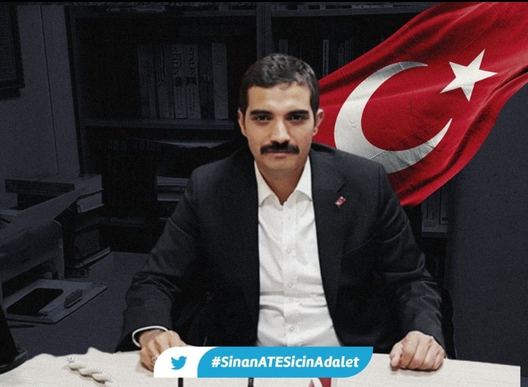 Ne Makam Uğruna Yolundan Saptı,
Ne de kendi menfaati için arkadaşlarını sattı.
Özü Sözü Bir, Gerçek Bir Türk Milliyetçisiydi.

#SinanATESicinAdalet