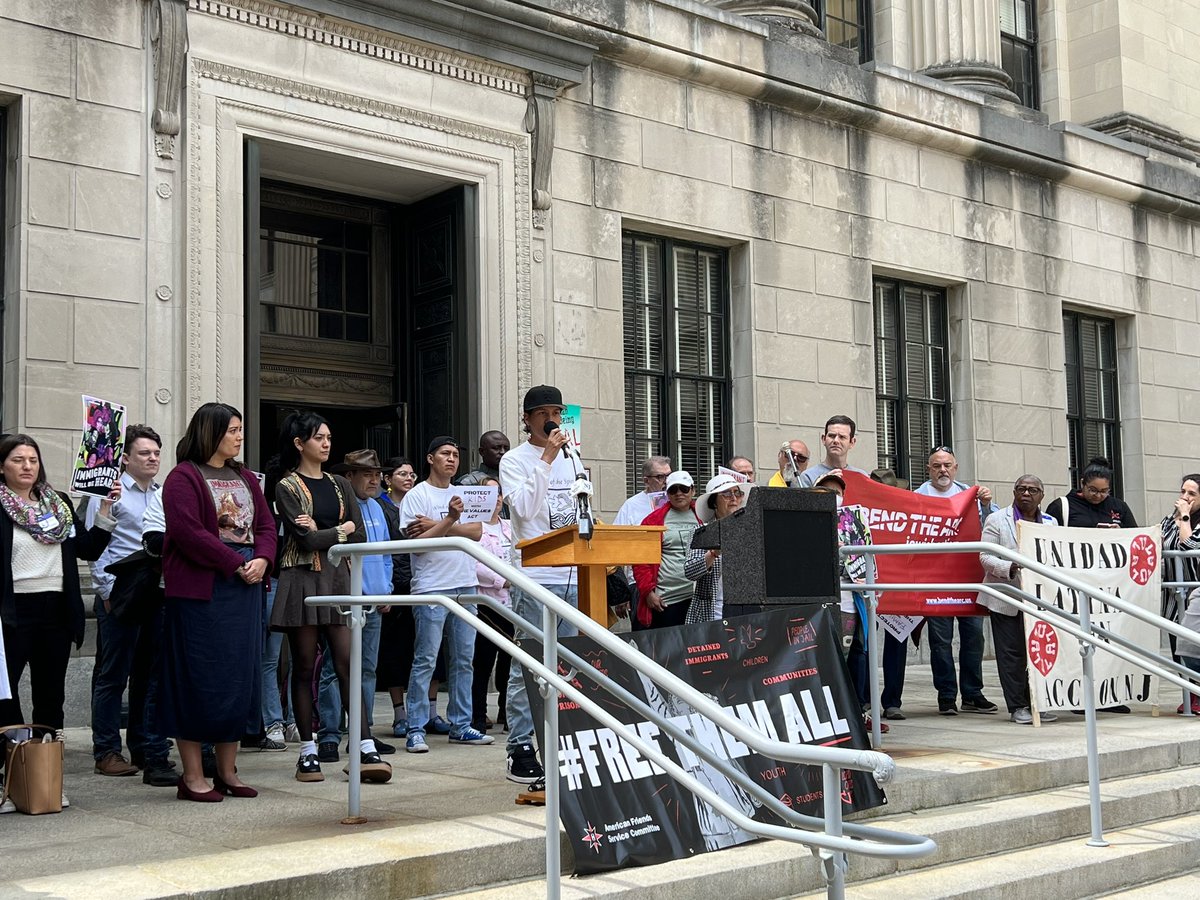 NJAIJ's tweet photo. Weekend Recap 🔁 

➡️ Started in Trenton rallying for the #ValuesAct🌟 
➡️ Discussed housing justice 🏠💪
➡️ Joined our members at @AapiMontclair’s Lantern Fest &amp; talked #LanguageAccess and #DataDisaggregation🏮

Take action for our core priorities here! ➡️https://t.co/ZwMBL6LI4F https://t.co/3zo8RVptNC
