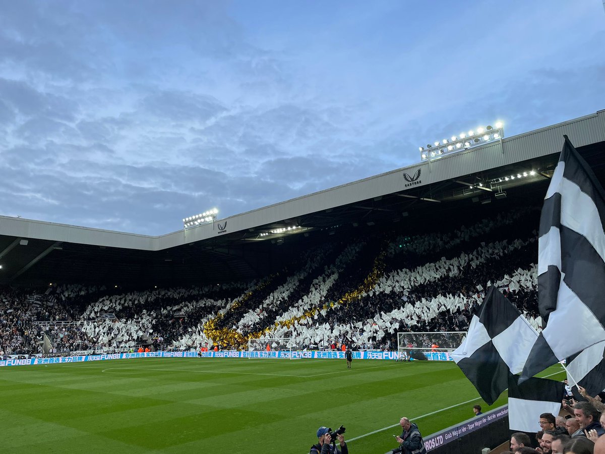 bbcnewcastle's tweet photo. Howay the Toon! 🖤🤍

#BBCFootball #TotalSport #NUFC @Raisbeck10 @DomC_James https://t.co/RAhko91j56