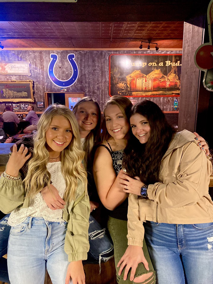 PughKacie's tweet photo. These are my people 🫶🏻🤍 https://t.co/me5jtJQL53