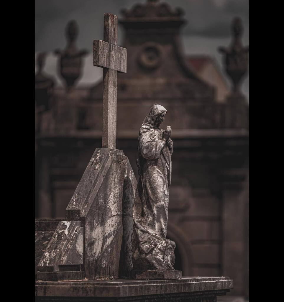 Another statue. 
.
.
Shot: May 20, 2023
Canon EOS R5
200mm 1/4000 f/2.8 ISO 100
Model: statue
Edit: Lightroom Photoshop 
.
.
.
#statue #cemetery #amaturephotography #cemeteryphotography #porto #omahaphotographer #instaphoto #amaturephotographer #portugal… instagr.am/p/CsjmDL1oeef/