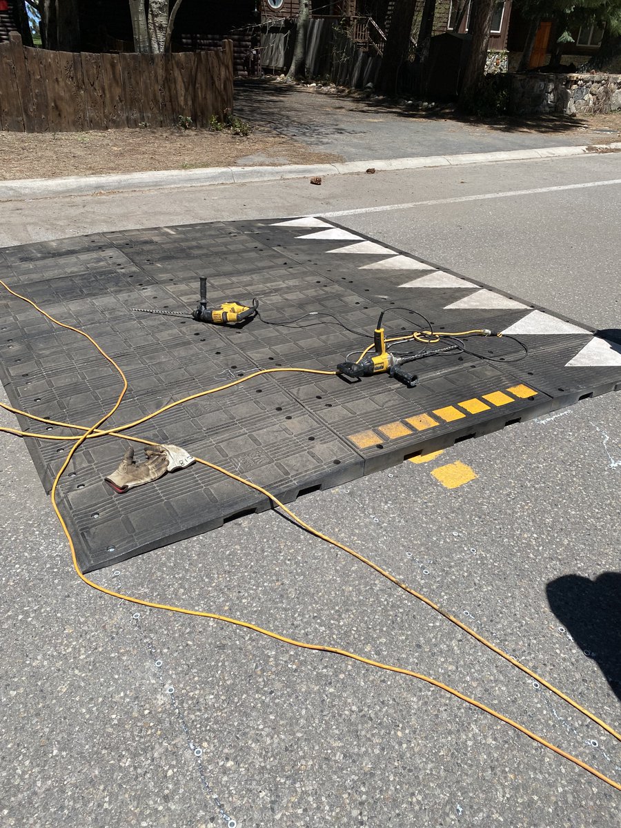 cityofslt's tweet image. Crews continue to install road bumps on Lakeview Avenue for traffic calming.  Another crew will be repainting the Pride crosswalks. #BeWorkZoneAlert