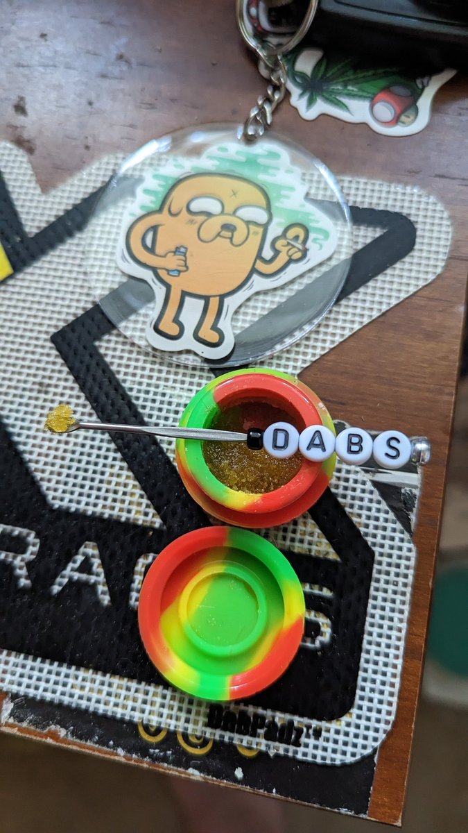 Love coming home to mail for me @SmokedUpGoddess <a href="/SmokeyKustoms/">SmokeyKustoms</a> thanks for my dab tool + keychain now let's DAB💨💨💨💨🤙✌️