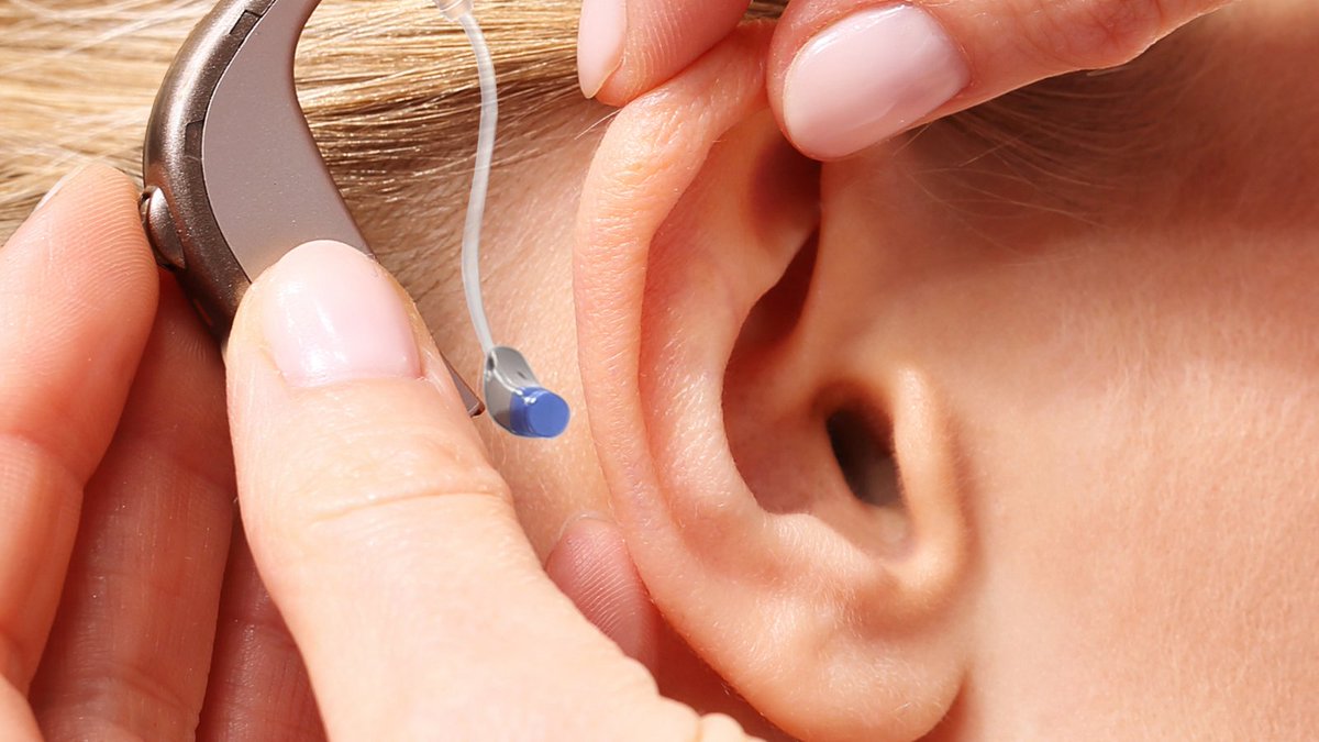 Having trouble figuring out how to properly care for your hearing aids? Go to ow.ly/EIw550EGB8H and read up on the 4 quick & easy ways to care for your product!

#azhear #eardoc #hearinghealth #hearingawareness #betterhearing #arizonahearingcenter #healthyhearing #listenup