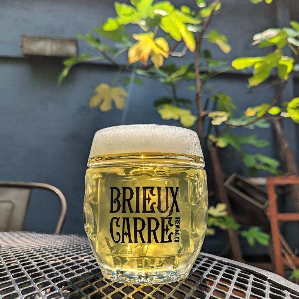 🇨🇦𝐍𝐎𝐖 𝐎𝐍 𝐓𝐀𝐏🇨🇦
𝙋𝙐𝘾𝙆 𝘽𝙐𝘿𝘿𝙄𝙀𝙎
Canadian Lager | 5.5%
Our Canadian Lager was brewed with Canadian Pilsner Malt and Rice for the easiest drinking brewski in town! instagr.am/p/CsjiyPHx-GD/