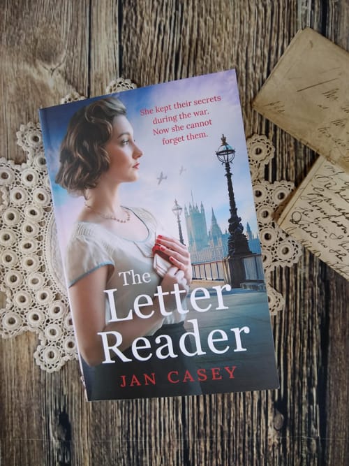 ShortBookScribe's tweet photo. @Lindahill50Hill
@karendennise
@Williams13Anne
@nholten40
@portybelle
@damppebbles
@noveldeelights
@KellyALacey
@yvonnembee
@bethsy
@noemi1987
@CathyRy
@sjroth21
@book_problem
@JillsBookCafe
@clairsharpe
@ClaireKreads
Thanks for #TheLetterReader #review shares https://t.co/jlsxfNhpZq
