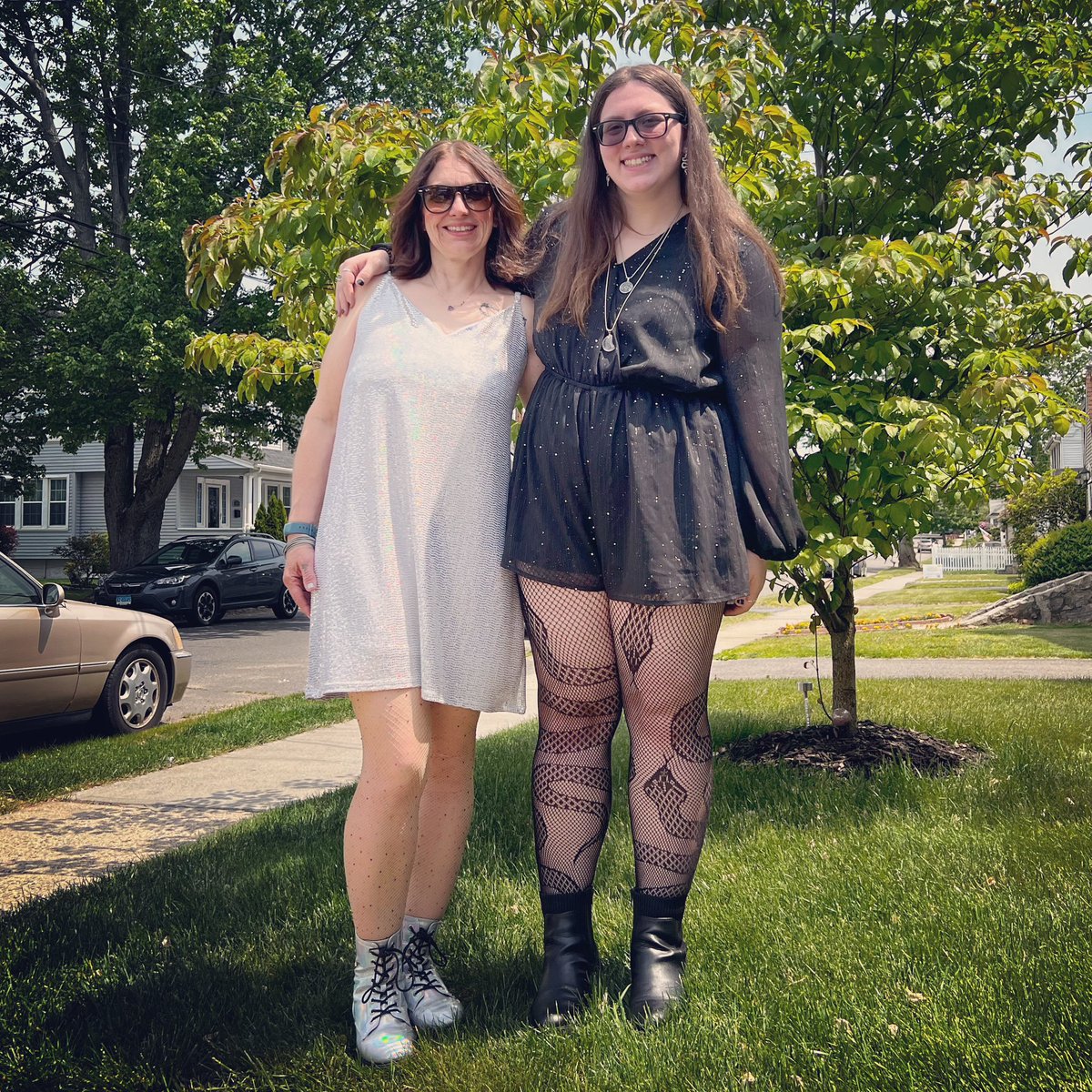 Tess837's tweet photo. @taylorswift13 And I miss you (I miss you) But I miss sparkling …post concert depression has set in! Thank you for an awesome night @GilletteStadium This Mom got to sparkle and feel every feeling imaginable. Quality time with my daughter. You are a Queen✨ https://t.co/2F3qi64zq4