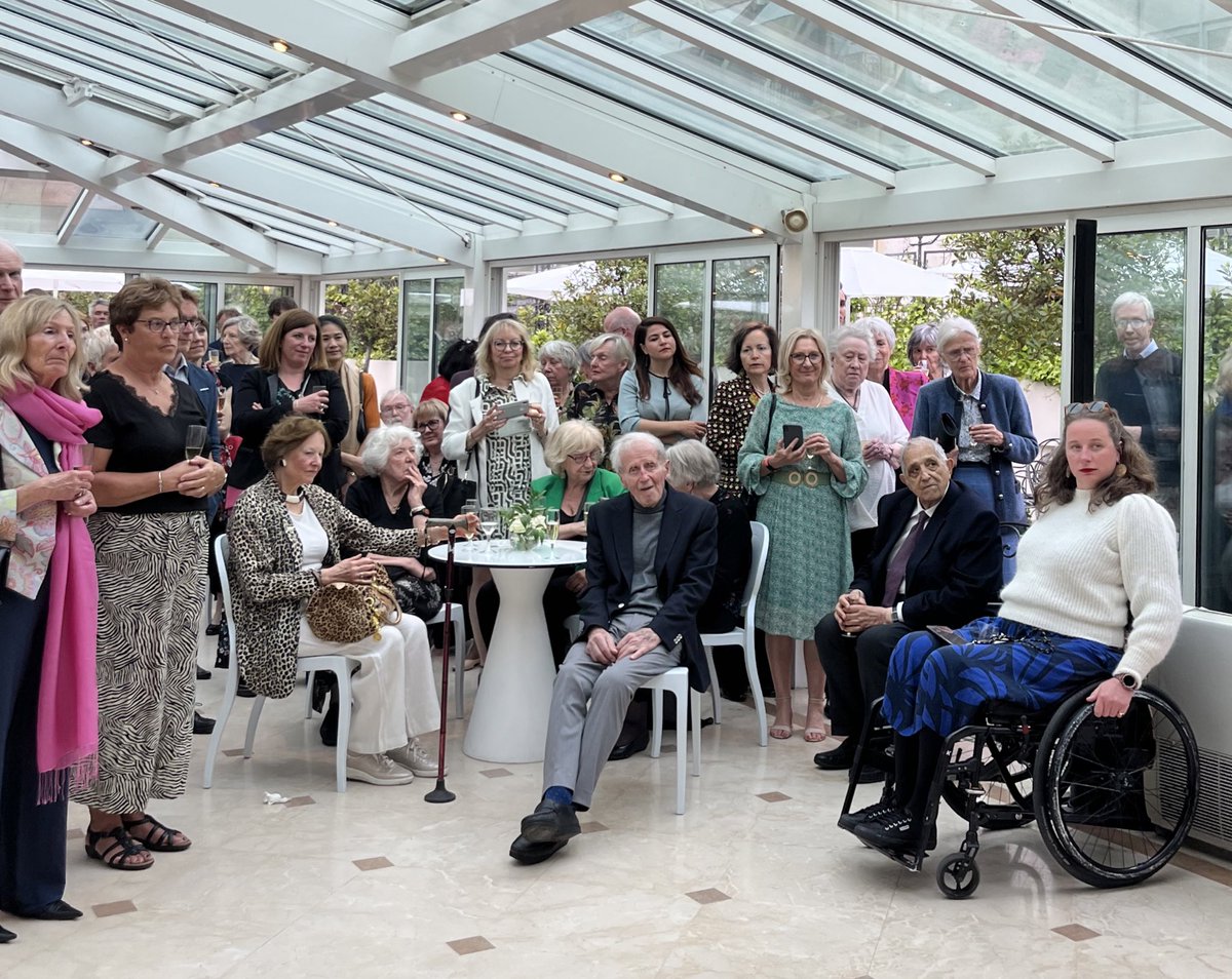 MennaRawlings's tweet photo. Delighted to attend the #Coronation cocktail organised by the British Community Committee, which brings together over 100 British charities and associations across France, partnering with @UKinFrance to support vulnerable 🇬🇧 nationals. 

Keep up all the amazing work you do! 🇬🇧🇫🇷 https://t.co/UOv5ZbhoI5