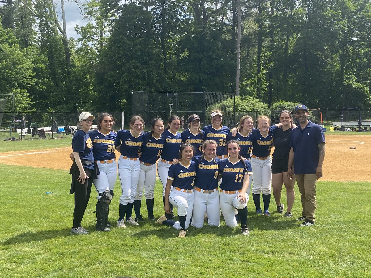jwallace_2024's tweet photo. BACK TO BACK CHAMPS 🏆🏆 So proud to be a part of this team❤️ I’m happy to have contributed a single and the second run of our 2-0 victory! Bunt play at 3rd + Single + Run Scored ⬇️⬇️⬇️ @NJPrideGold @trainliketwon @CoachInouye @frantroyan @PattieeeRuthhh @julieannsb @QU_Softball https://t.co/lNzamkzbCZ