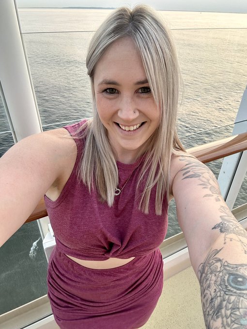 Happy Monday 🥰 https://t.co/qwOMZHq0bm