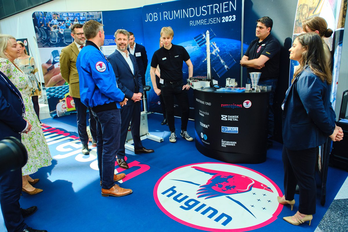 maikenlolck's tweet image. I dag skød vi #Rumrejsen i gang, hvor børn og unge i hele landet får mulighed for at engagere sig i @Astro_Andreas' #Huginn mission. En fantastisk anledning til styrke  interessen for STEM og synliggøre  dansk rumindustri og -forskning #eserodk