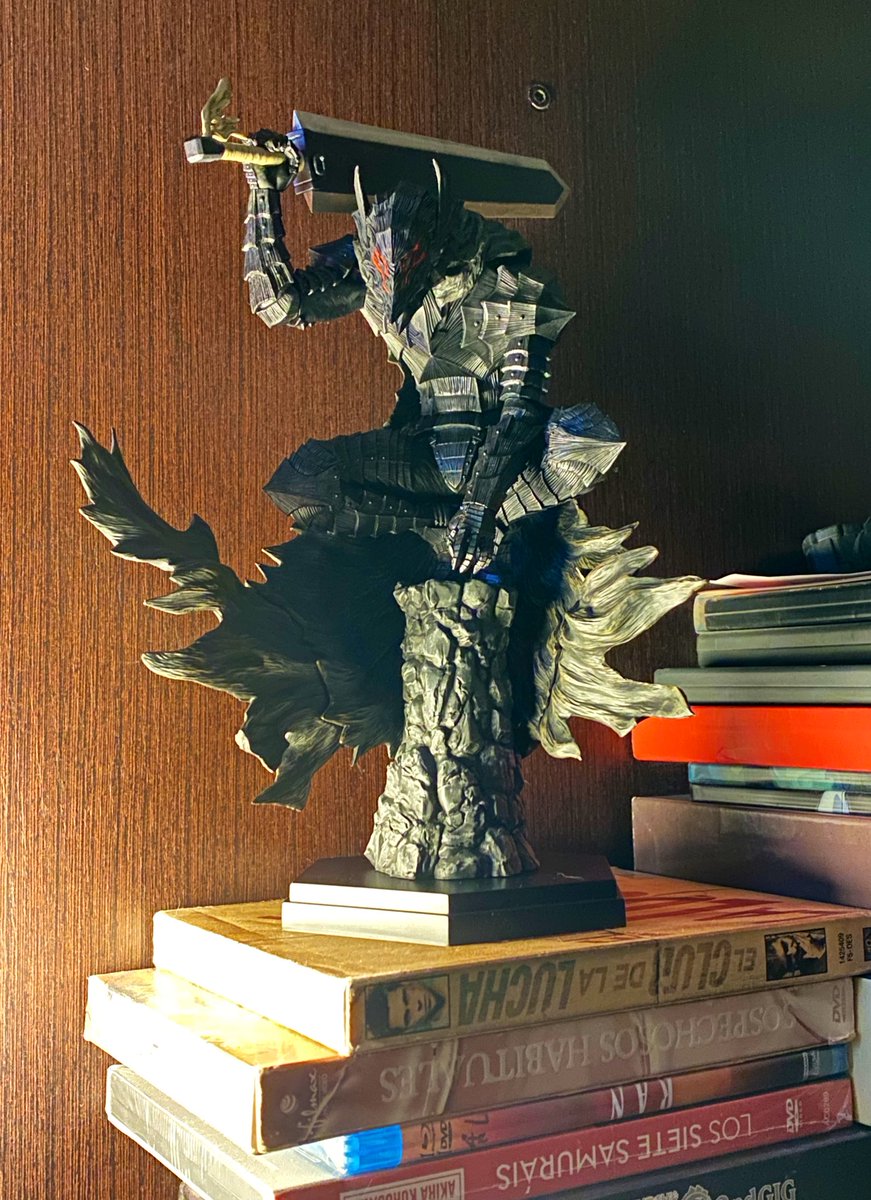 akadospuntocero's tweet photo. @TiendaZ_ ya tengo esto aquí 😉
Gracias tb a @EnfermaD por el aviso. Ordenaré esto un poco para q luzca como merece. Pedazo de bicho 🔥🔥🔥💪🏽🗡️ https://t.co/mUbWIlrdx4