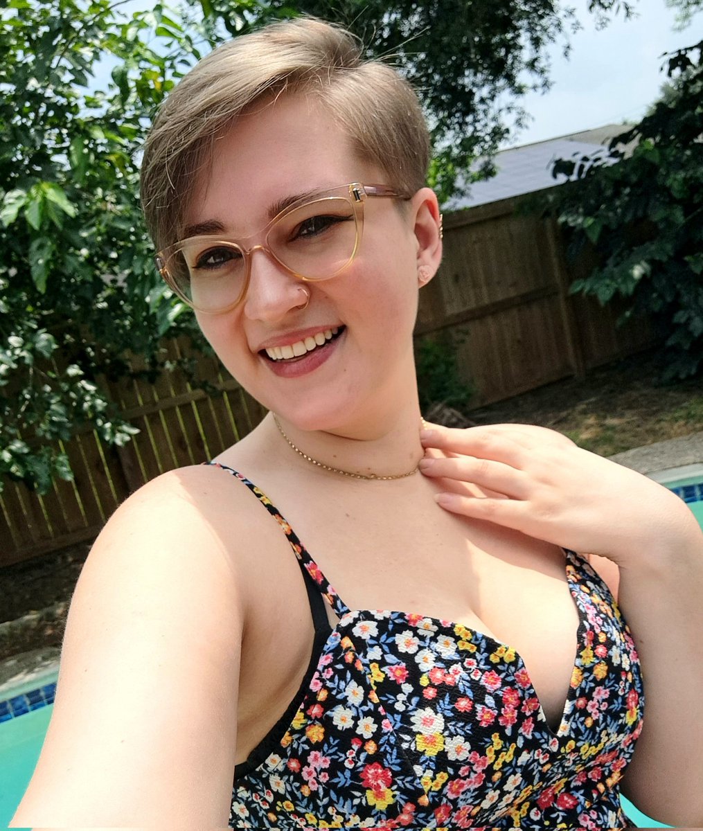 emilyrosewindy's tweet photo. It's officially sunny warm times here again!! So I'm gonna stay inside and play video games, yall should join me! Live with Pokémon Violet and mayyyyyybe ToTK later depending on how we feel 👀 live right now, link is in my bio 🥰 https://t.co/vvlD6ngzYA