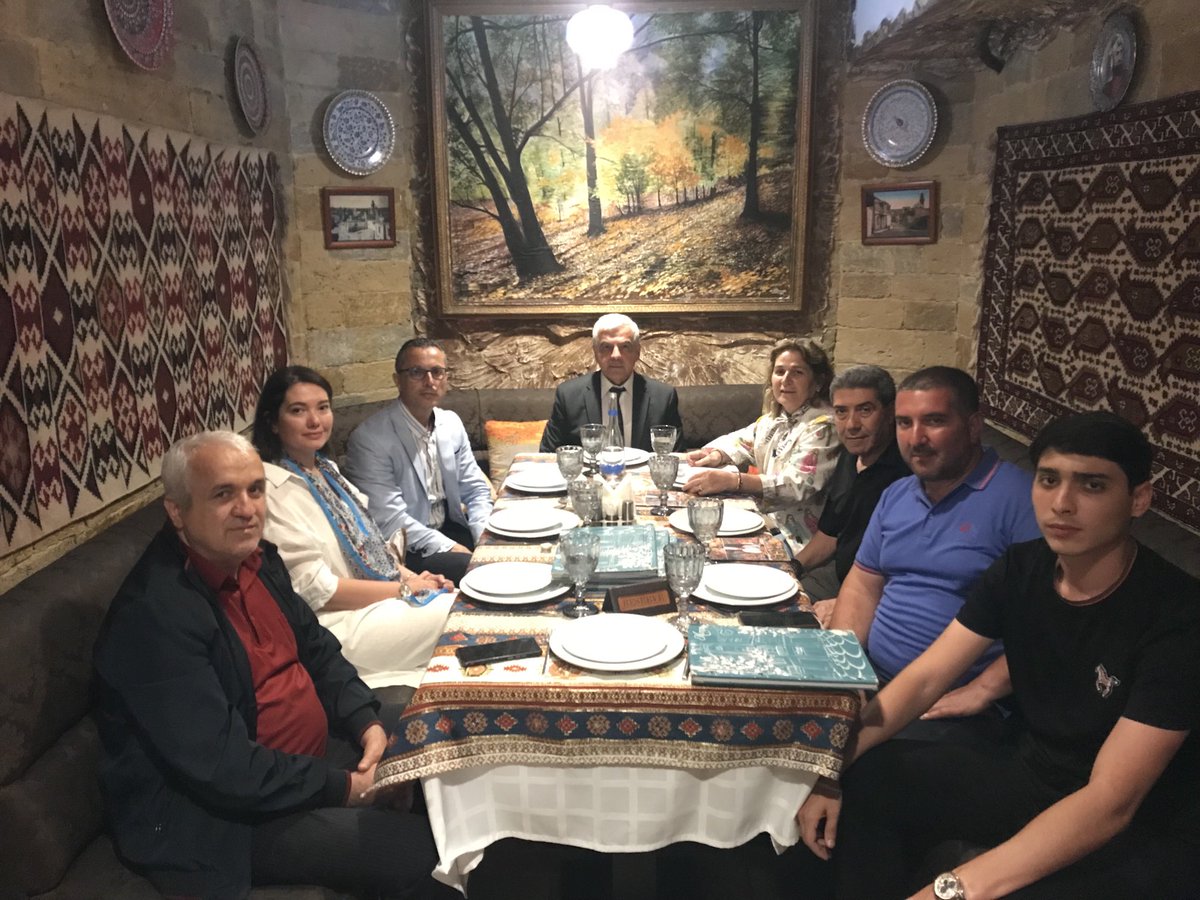 Azerbaycan Bakü Arkeoloji ve Antropoloji Enstitüsü başkanı sayın  Prof. Dr. Abbas Seyidov ve doktora öğrencim Vusal Hasanov evsahipliğinde güzel bir akşam geçirdik. Misafirperverliklerinden dolayı sayın hocamıza ve Vusal’s teşekkür ederiz