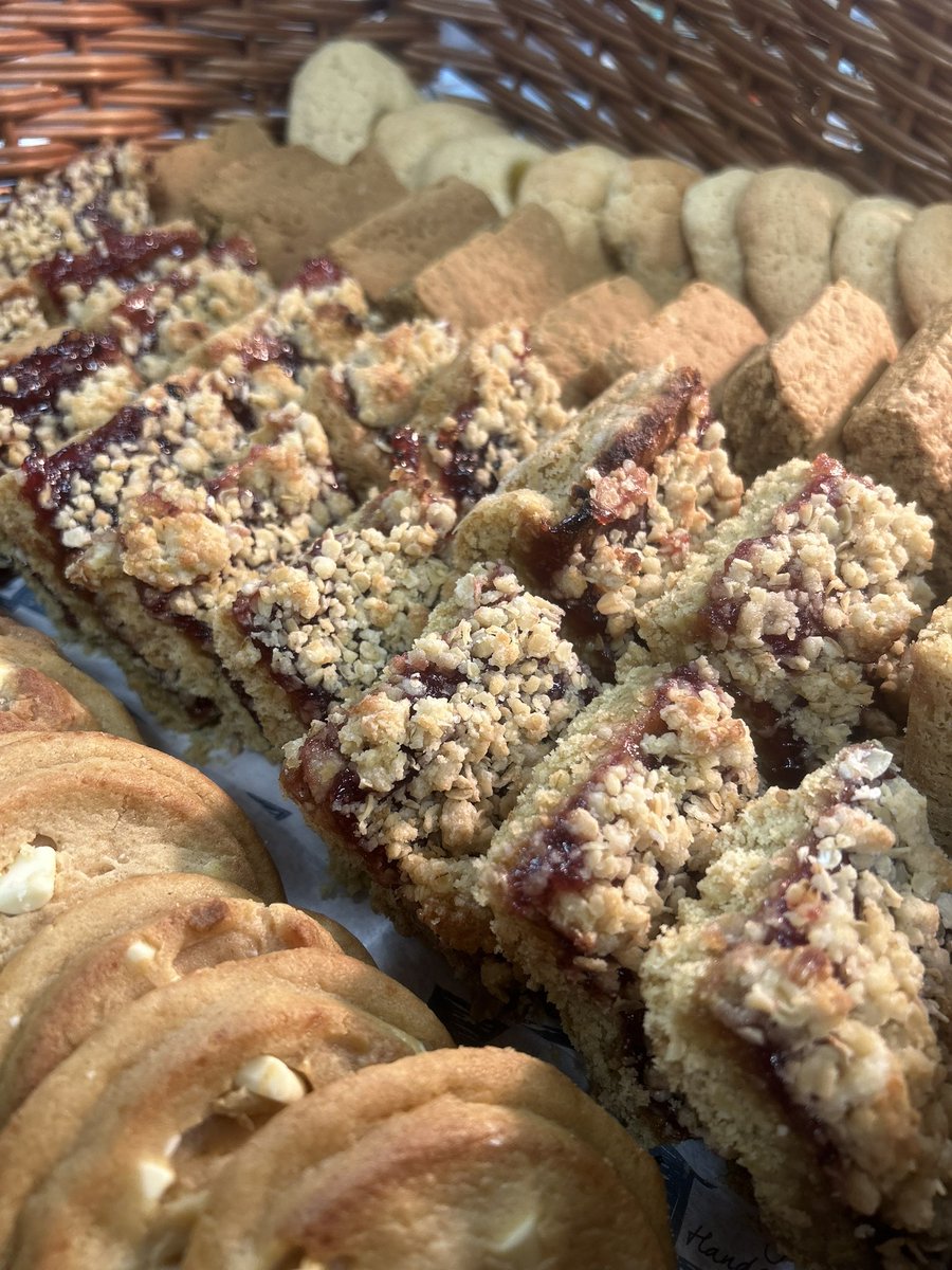 #baking up a storm today 🧑🏻‍🍳<a href="/FirthParkAcad/">Lift Firth Park</a> <a href="/_HutchisonCater/">Hutchison Catering</a>          
For  all our  #students 🏆 #education #nutrition #exams2023