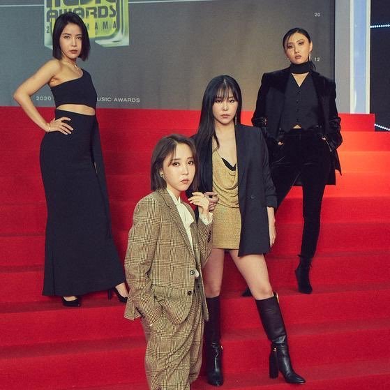 poeticshwabyul's tweet image. “how is she ?”                            “she’s safe with us”