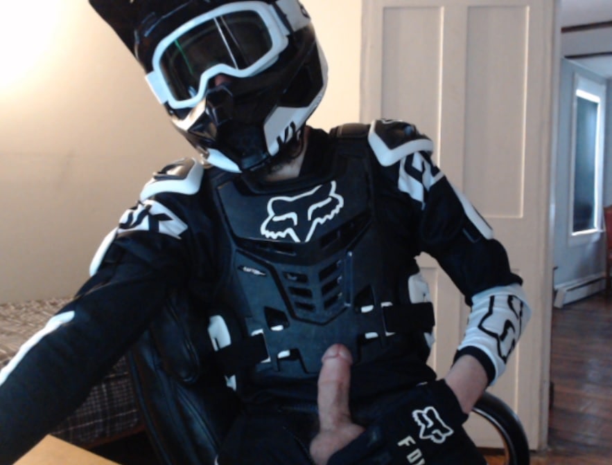 Who do I gotta hump to hump a biker over here?? https://t.co/Grm6PGrooz
