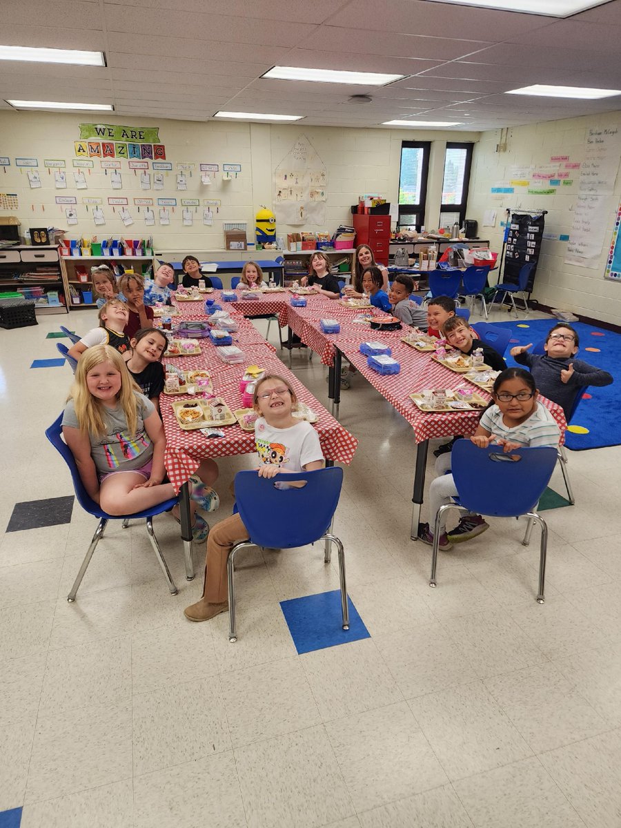 😍 Mrs. Harper’s first-grade students at GW were all smiles as they celebrated a year of learning and fun with a special lunch together! #WeRPrexies