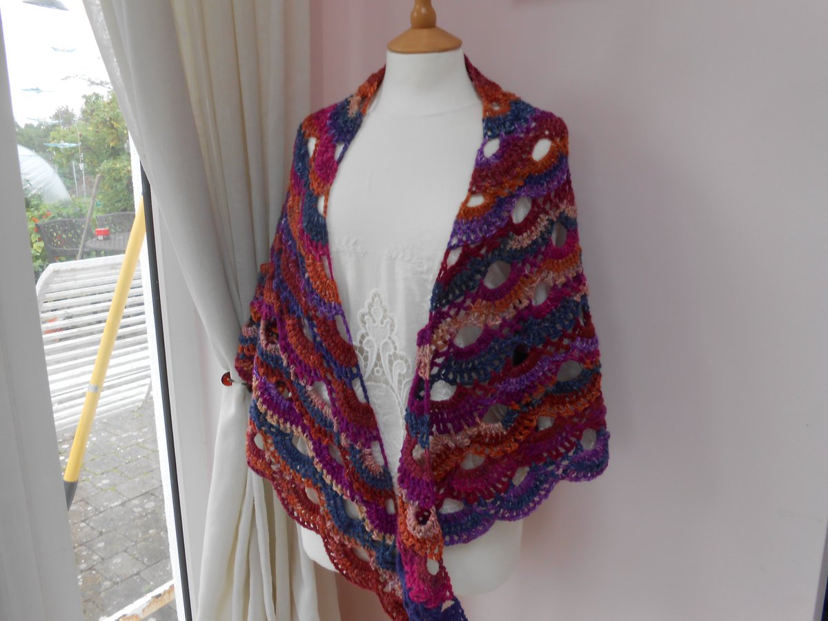 Walsh11Della's tweet photo. Crochet shawl triangle shawl evening shawl lace wrap lace shawl crochet wrap #etsymntt #irishcrafthour #creativebizhour #craftyireland https://t.co/5HJxugdAgH via @Etsy https://t.co/SNVy85MNC1