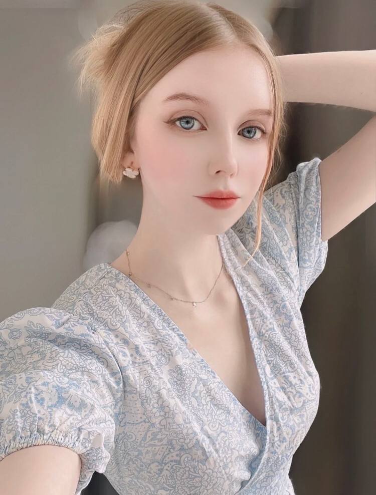 Alice tweet media