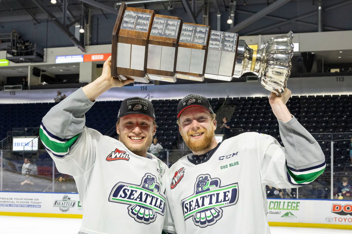 wolter_liz's tweet photo. CONGRATULATIONS! The @seattlethunderbirds WIN THE 2023 Western Hockey League CHAMPIONSHIP! Shot for @CirclingSports / @CSS_Futures.📷@wolter_liz
@TheWHL #BestInTheWest #WHLChampionship #WHL #SEAvWIN #WHLPlayoffs #SeattleThunderbirds #BradLambert #JordanGustafson #JaredDavidson https://t.co/oNArylhgfg